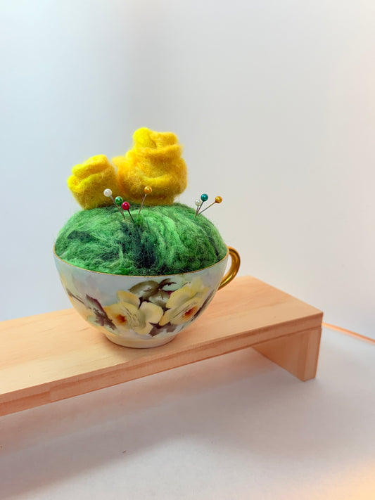 Quirky (and Useful) Teacup Pincushions | Antique teacups transformed - Practical & Fun - Great gift!